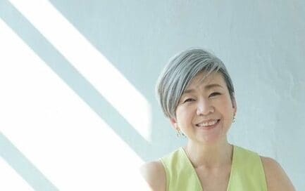 白髪染めはいつまで？神津はづきさんは、自粛期間でグレーヘアに