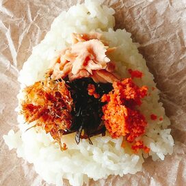 どこを食べても具にヒットする「バクダンおにぎり」は最強の弁当