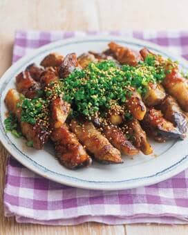 ジューシーな豚肉とナスのうま味でごはんがすすむ！肉巻きレシピ