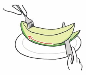 ナイフとフォークで食べるのが、意外と難しい!【メロン】
