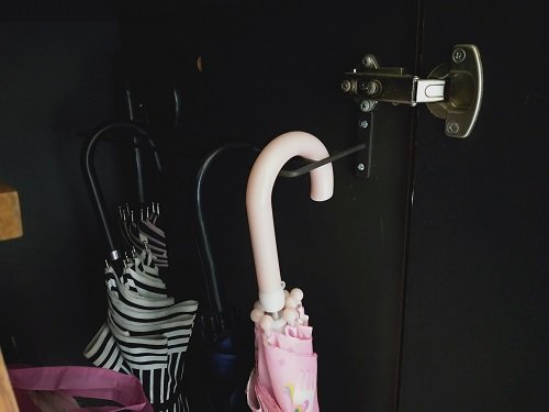 アイアンバーを設置して長傘も下駄箱に収納