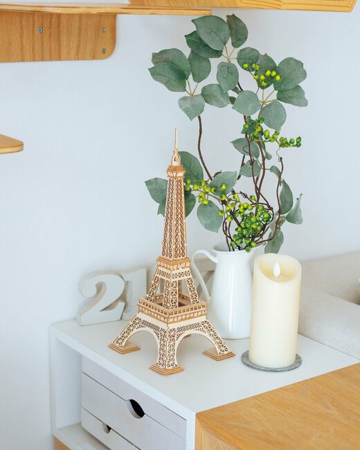 陶器製の花器・グリーンとキャンドル