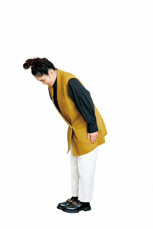 一礼をする平野ノラさん