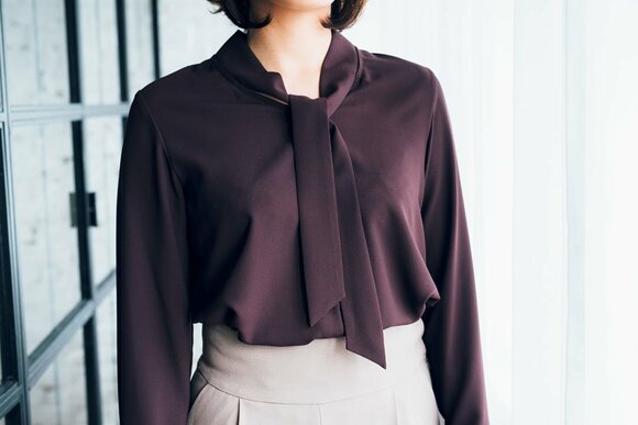 ブラウンブラウス