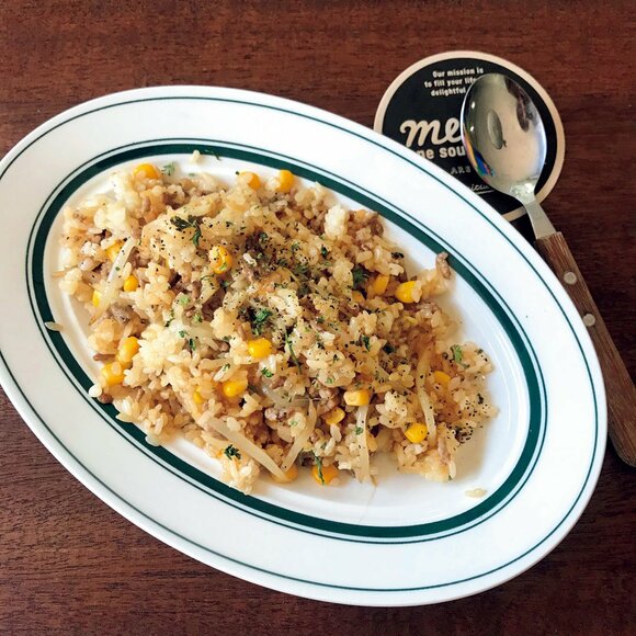 ひき肉モヤシコーンのバターライス