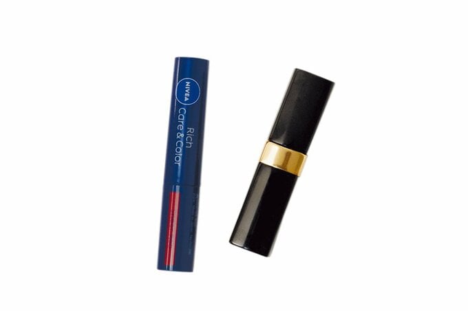 NIVEAの保湿カラーリップとシャネルのリップ
