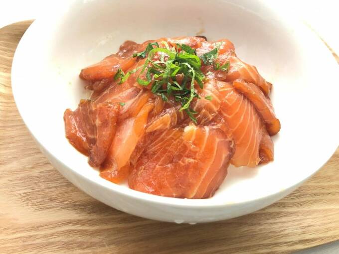 ご飯にサーモン