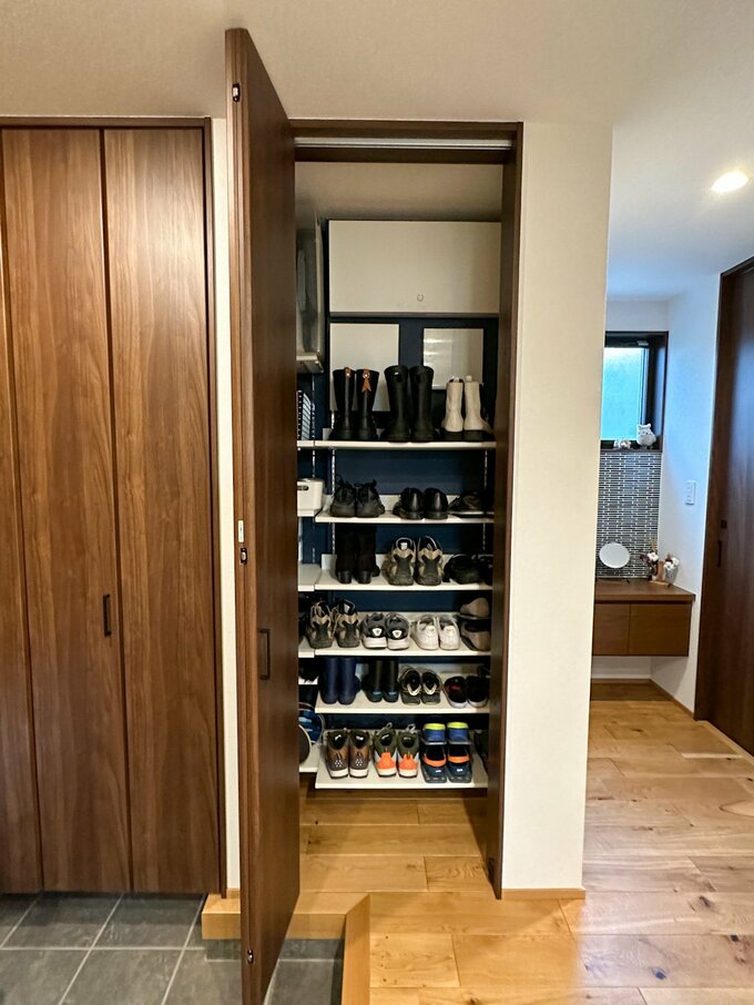 玄関ホールの床と連続させた部分