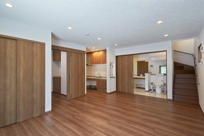 チェリーの材で統一したLDK