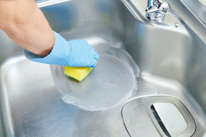 スポンジでみがく