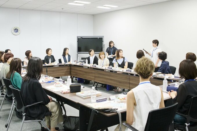 お茶会の集合の様子の写真