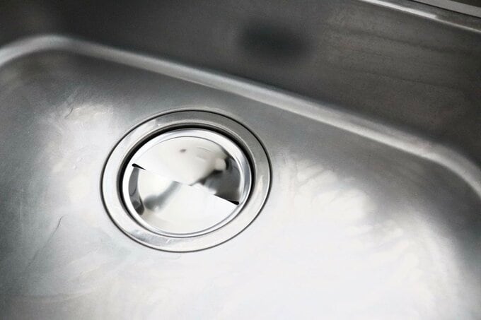 ステンレス素材の排水プレートとゴミ受けを交換してすっきり
