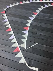 ひものみの状態30~50センチ残しておくと柱に結びつけたりできます