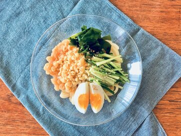 揚げ玉たっぷり、冷やしたぬきうどん。お肉いらずで満足ごはん