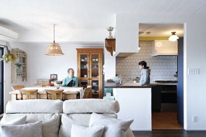 【マンションリノベ事例】アンティークと自然素材がリノベのポイント！好きなものに囲まれた暮らし