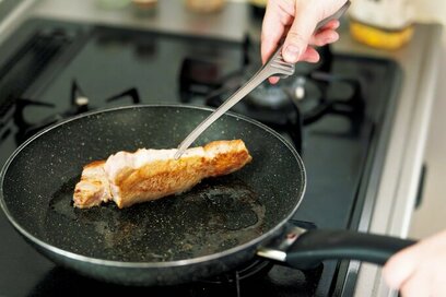 料理家・今井真実さんが「あえて買う」料理グッズ３つ。料理の不便が減るから手放せない