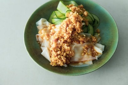 ギョーザの皮がおしゃれな一品料理に。中華ダレのつるつるサラダ＜長谷川あかりさんレシピ＞