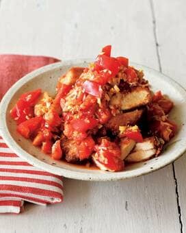 鶏胸肉を揚げ焼きに。トマトダレをかけて油淋鶏風レシピ
