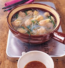 ＜台湾風ワンタン鍋＞タレにピーナツバターを加えてエスニック風に！