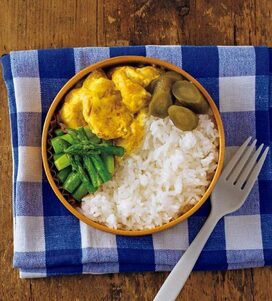 電子レンジであっという間に簡単2品！鶏胸肉のカレーチーズ弁当