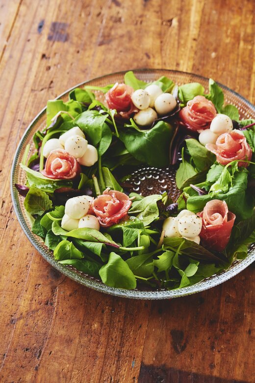 ベビーリーフと生ハムのリースサラダ完成写真