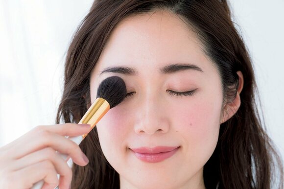 まぶたにぶらし