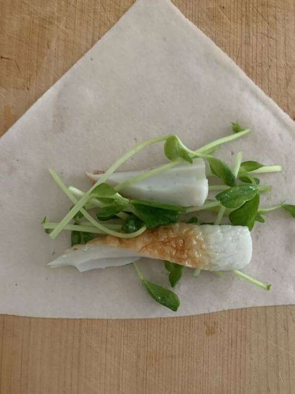 春巻きの皮にちくわと豆苗