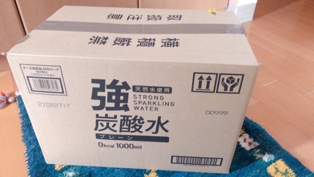 強炭酸水の箱