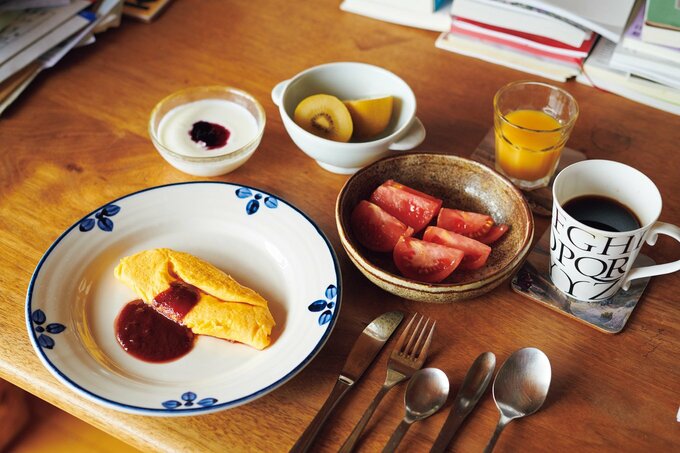 オムレツつきの特別なモーニングセット。これにクロワッサンがつきます!