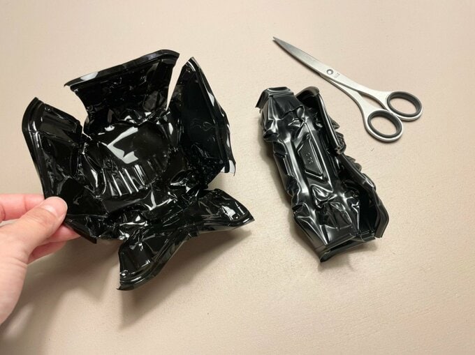 四隅を切ったプラスチック容器