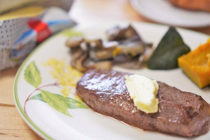 ステーキ肉に乗せる