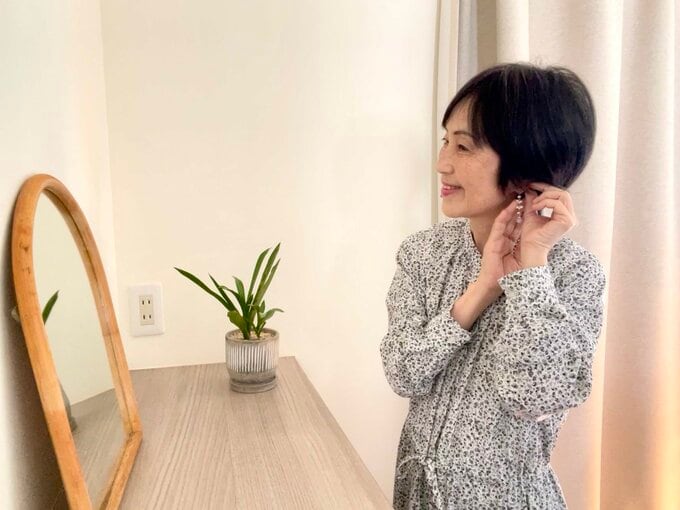 鏡の前で笑うライフさん