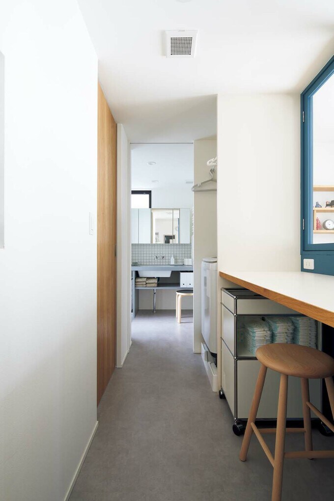 ユーティリティスペースの隣に洗濯機