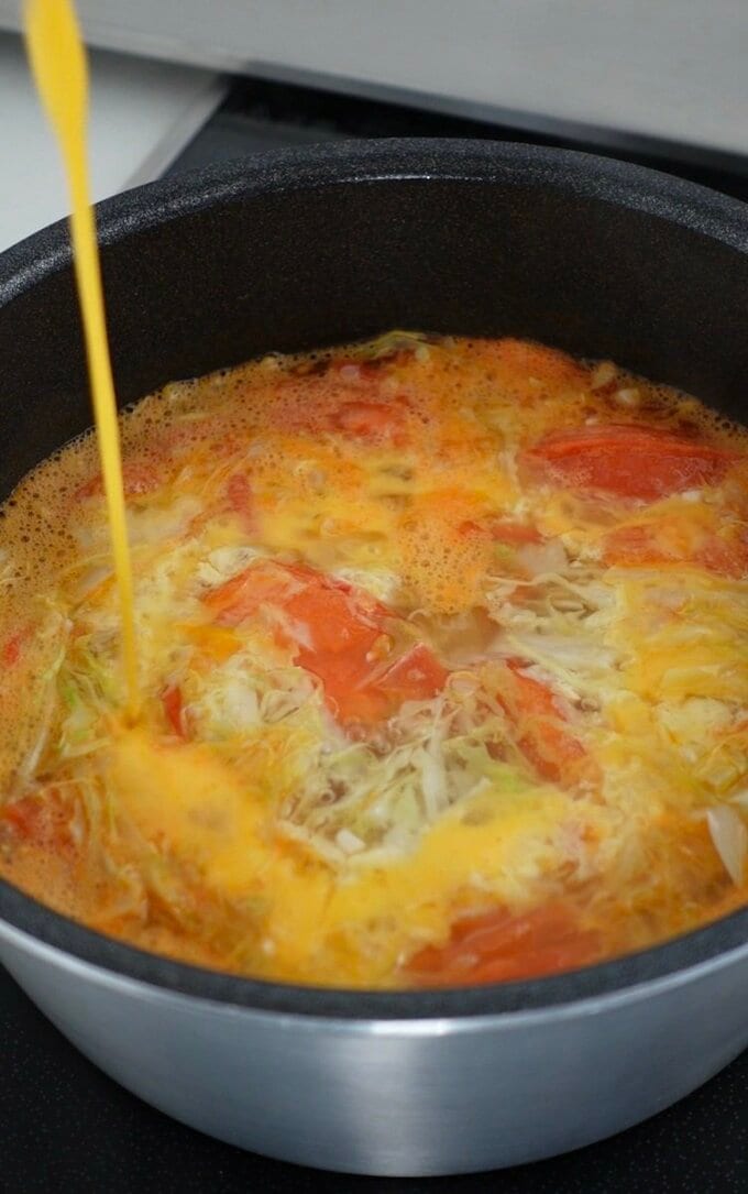 溶き卵を回し入れ、全体を混ぜたら日を止める。