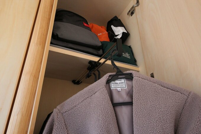 手前に伸縮するタイプのコートハンガー