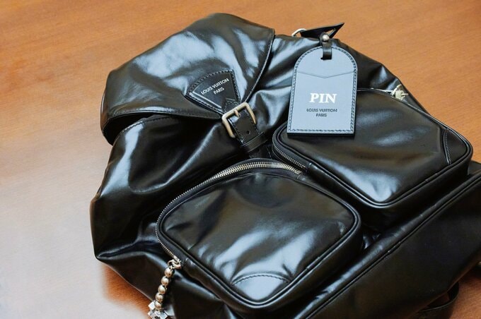 ピン子さん愛用のヴィトンのリュックはメンズのもの。