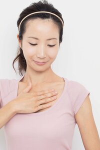 鎖骨下の老廃物を内側から脇に向かって流す