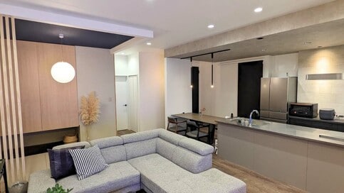 壁紙サンプルを100枚取り寄せ＆22種類採用。どこにいても楽しい家になった