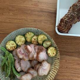 漬けて焼くだけのしっとり焼き豚。ベーコン代わりに便利です