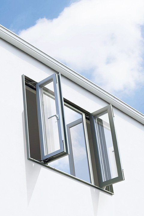 高性能トリプルガラスの樹脂窓
