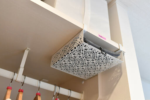 棚板の下部収納