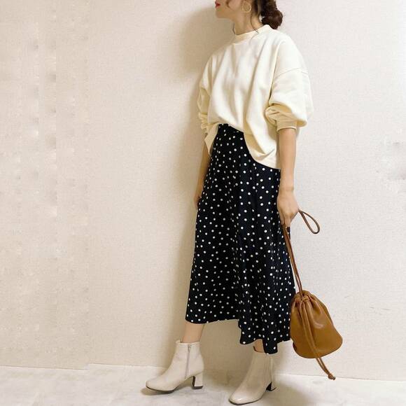 ロングスカートと合わせてきれいめコーデに