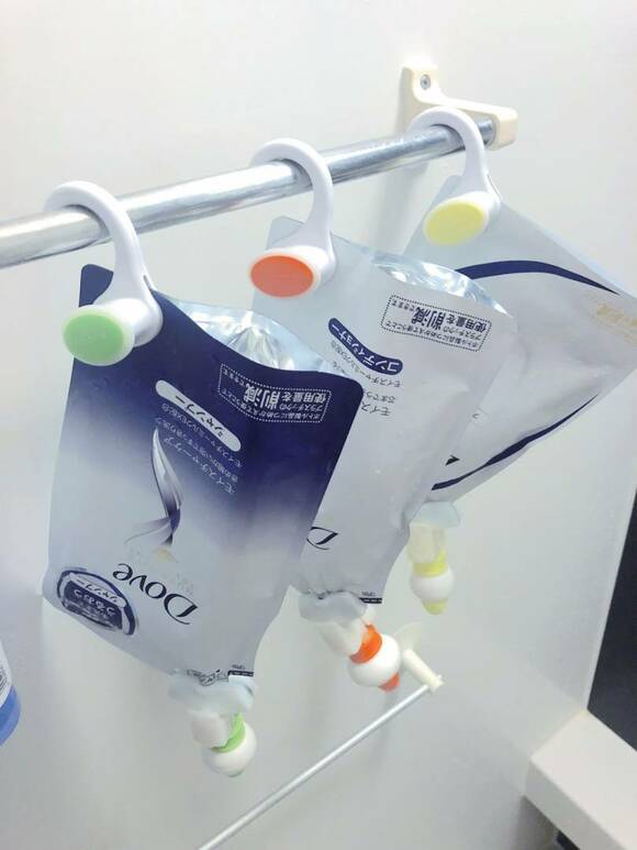 詰め替え袋をつるす