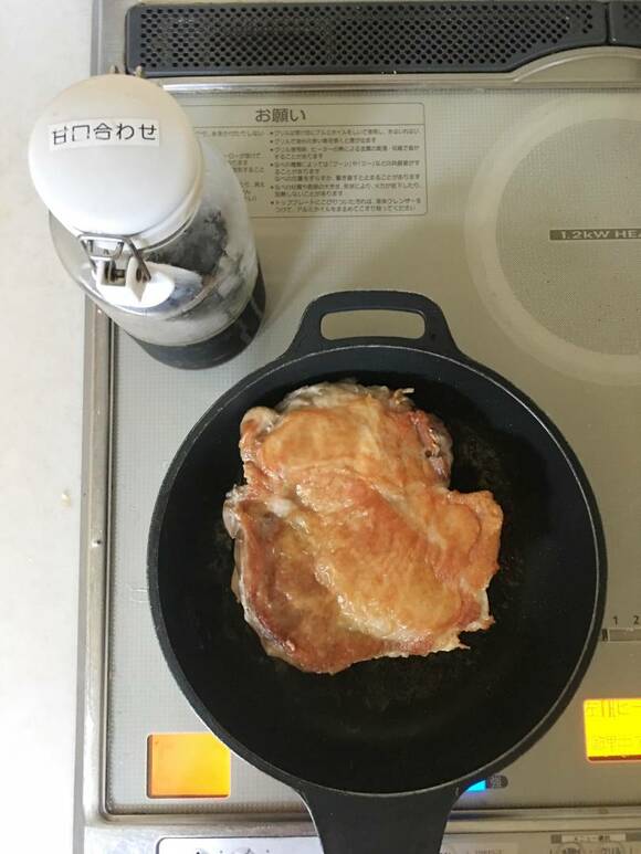 合わせ調味料を使用した調理の様子