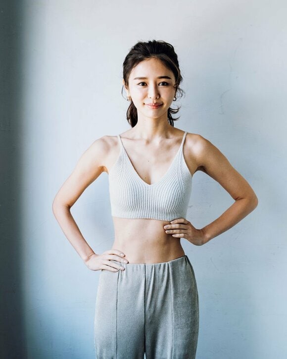 左手肋骨の下女性