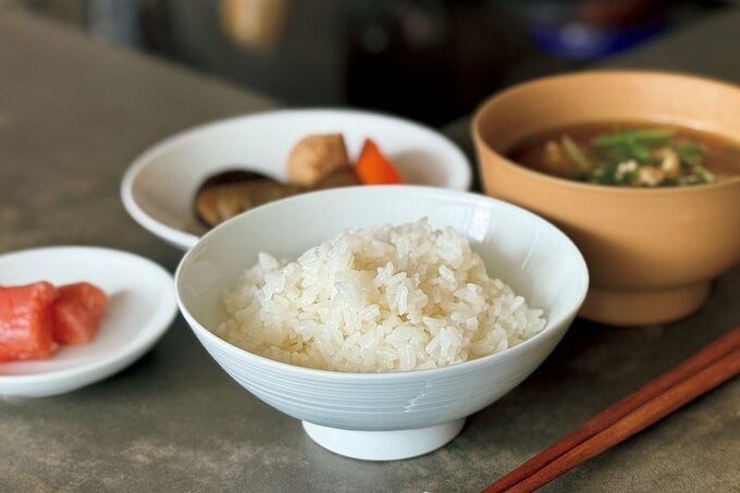 テーブルに並んだ食事