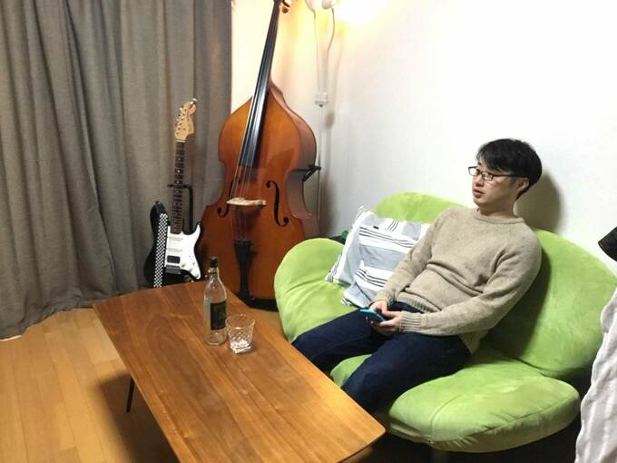 ライトは壁に向けると広く見えます