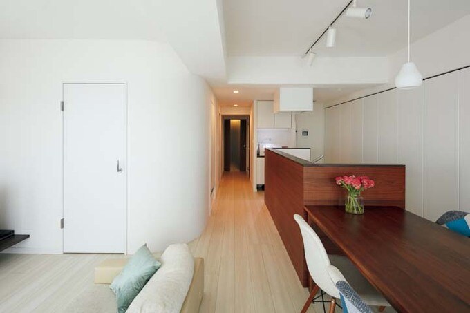 壁の角を丸くしたリビング収納