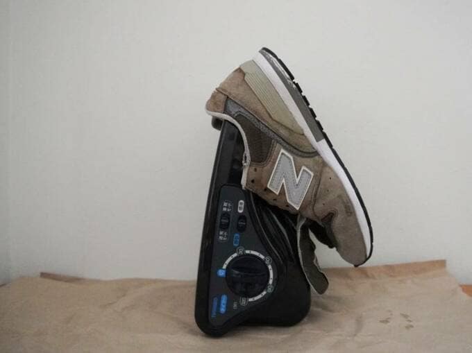 靴乾燥機スニーカー逆向き