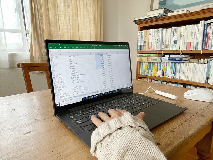 収支の把握はエクセルで作成した家計簿で